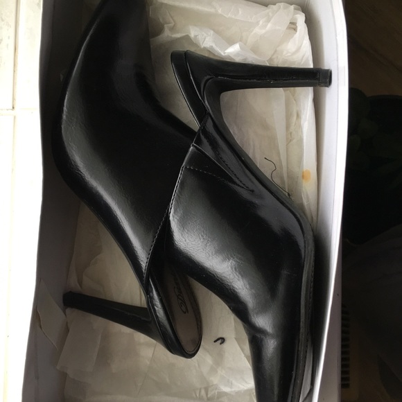 Shoes - Picture 3 of 14